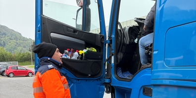 Auf der A3 kontrollierte die Kapo Glarus einen Lastwagenfahrer, der erheblich gegen die Vorschriften der Lenk- und Ruhezeiten verstiess. (Symbolbild)