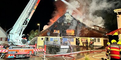 Am Sonntag in der Früh brannte in Dietschwil ein Haus, nun wurde eine tote Person aufgefunden.