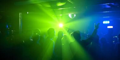 Auch in Clubs besteht ein Corona-Infektionsrisiko.