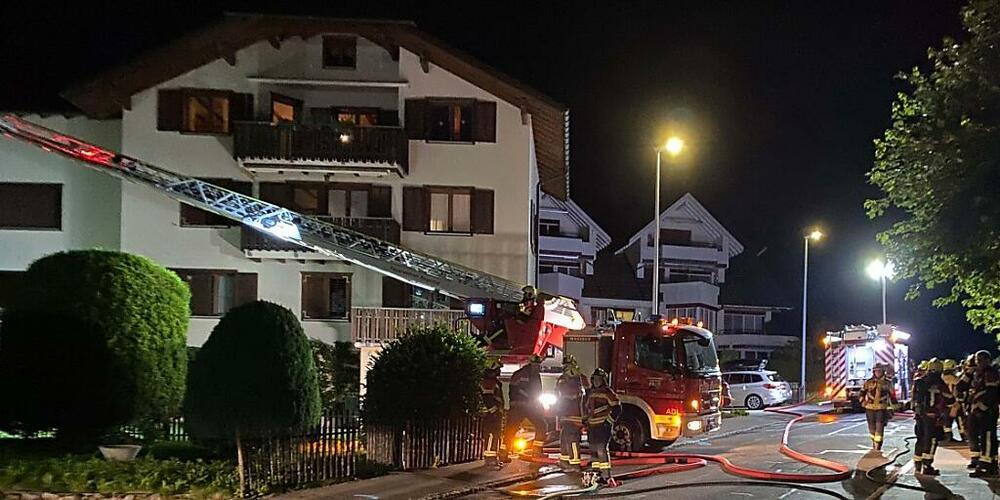 Insgesamt 55 Feuerwehrleute und Rettungsdienstmitarbeitende standen im Einsatz.