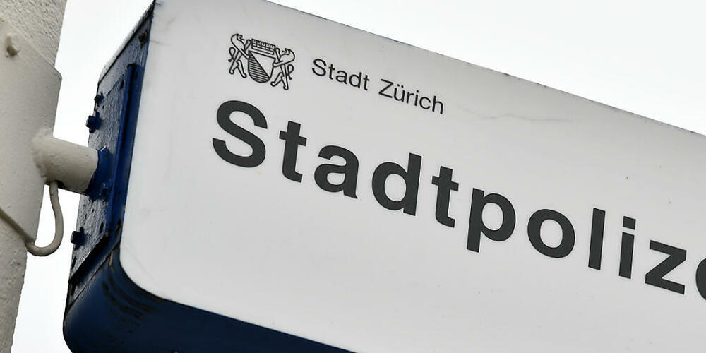 Nach dem brutalen Angriff auf einen 18-Jährigen im Kreis 3 in Zürich sucht die Stadtpolizei nach Zeugen. (Archivbild)
