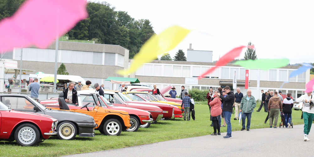 Das Oldtimerfest in Feuerthalen fand bereits zum fünften Mal mit Erfolg statt.