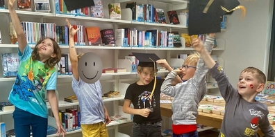 Die jungen Teilnehmer haben in den 10 Workshops des Frühlingskurses viel gelernt und freuen sich über den Abschluss.
