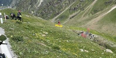 Ein 24-jähriger Motorradfahrer stürzte auf der Talfahrt im Val Müstair rund 30 Meter in die Tiefe.