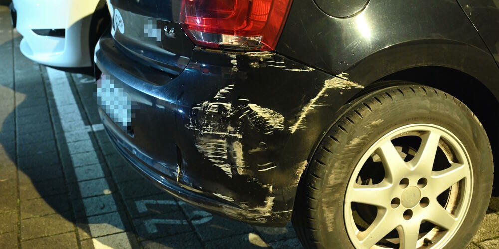Fahrunfähig unterwegs: Ein 60-Jähriger beschädigt in Flums ein parkiertes Auto. 