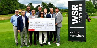 Checkübergabe: (v.l.n.r.) Marco Minuscoli (Lions Club Linth), Rolf Landis (Kiwanis-Club Rapperswil), Alexander Schwegler, Patrick Widler, Markus Sigel (alle WSR & Partner AG), Nadine Saxer (PACH), Markus Jäger (Bankleitung Raiffeisenbank Rapperswil-Jona), Andreas Schnetzer (Kiwanis-Club Rapperswil) und Markus Altorfer (Bankleitung Raiffeisenbank Rapperswil-Jona).