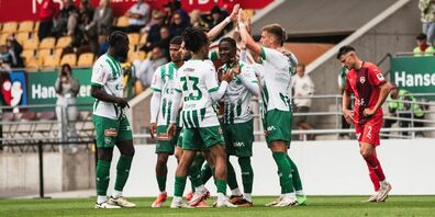Verabschieden sich mit einem Punktgewinn aus Europa: die Spieler des FC St. Gallen.