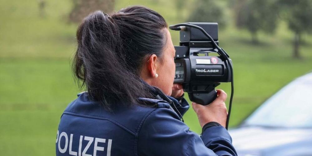 Der Raser wurde von der Kantonspolizei St. Gallen bei einer Kontrolle mit Tempo 153 ausserorts gemessen. (Symbolbild)