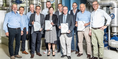 V.l.n.r.: Heinrich Vettiger (Stadtrat Wetzikon/Verwaltungsrat FWW), Adrian Oehler (Verwaltungsrat FWW), Andrea Zinsli (Verwaltungsrat FWW), Romeo Deplazes (Verwaltungsrat FWW), Daniel Wassmer (Geschäftsführer FWW), Marie-Therese Büsser (Gesamtprojektleitung FWW), Daniel Weltin (Verwaltungsratspräsident FWW), Dr. Christian Schucan (Verwaltungsratspräsident KEZO), Steffen Schrodt (Projektleiter KEZO-Neuanlage), Daniel Böni (Geschäftsführer KEZO), Kurt Rechsteiner (Gesamtprojektleitung FWW).