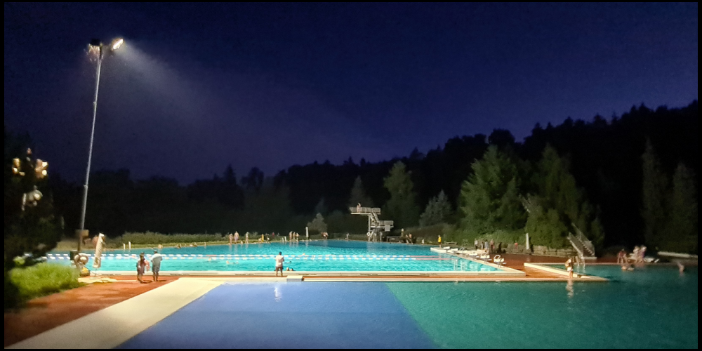 Schwimmen bei Mondlicht ist ein besonderes Erlebnis.