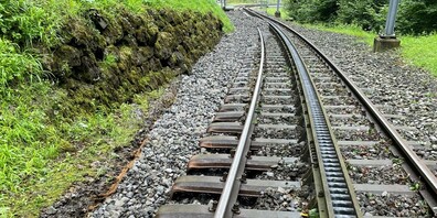 Durch die starken Unwetter wurde die Fahrbahn der Rorschach-Heiden-Bahn teilweise beschädigt.