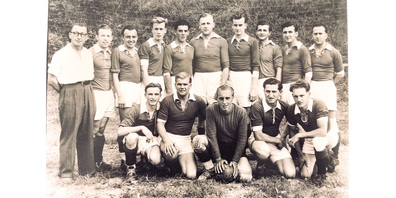 Büsinger Helden der Saison 1950/51. Als 4. Liga-Meister stiegen die «Exklavinger» erstmals in die 3. Liga auf. Doch beim hundertjährigen Geburtstag ist der einzigartige Verein wieder in der 4. Liga anzutreffen.