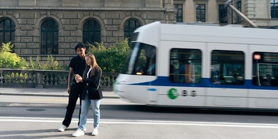 Fahrgäste können die aktuelle Position ihres Busses oder Trams in Echtzeit auf Google Maps verfolgen.