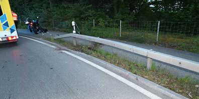 Der Verunfallte  wurde vom Rettungsdienst ins Spital gebracht. 