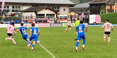 Es war ein intensives Testspiel zwischen dem FCRJ (blau) und dem Palermo FC (rosa) aus der zweithöchsten italienischen Liga.