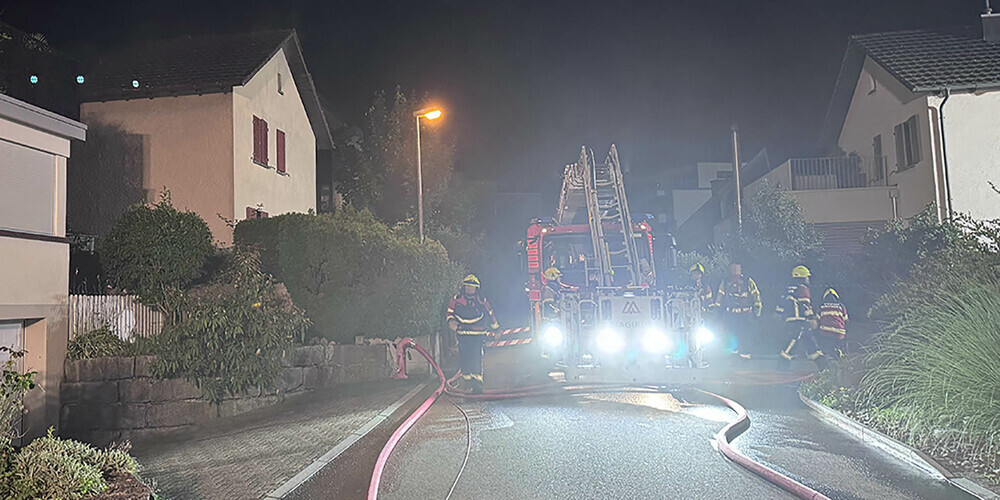 Die Feuerwehr kämpfte im aller Kraft gegen die Flammen.