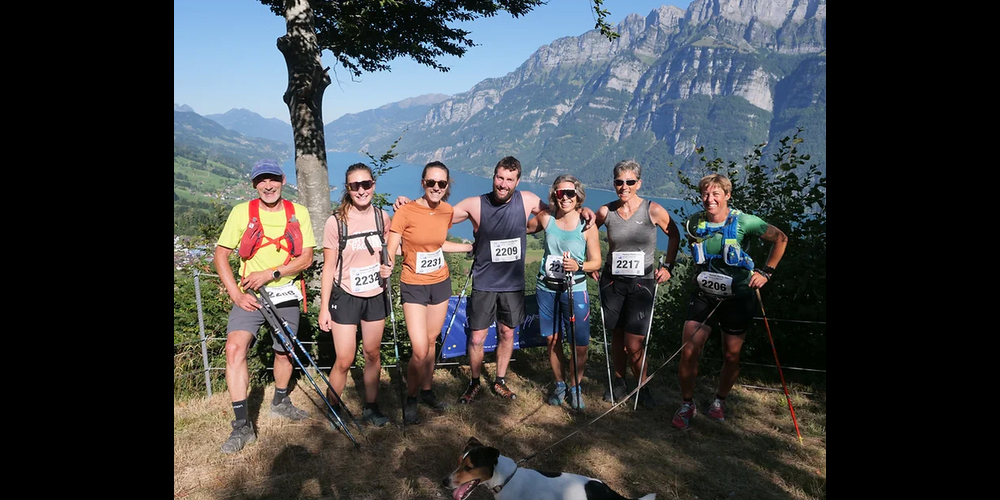 Schritt für Schritt Gutes tun: Eine Gruppe Hikerinnen und Hiker um den Flumser Bernhard Wildhaber (Mitte), der auch dieses Jahr an den Start geht.