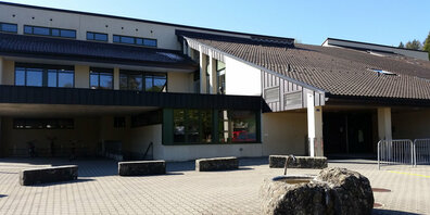 Im Schulhaus Eichhalde werden 6 Primarschulklassen und 1 Kindergartenklasse unterrichtet.
