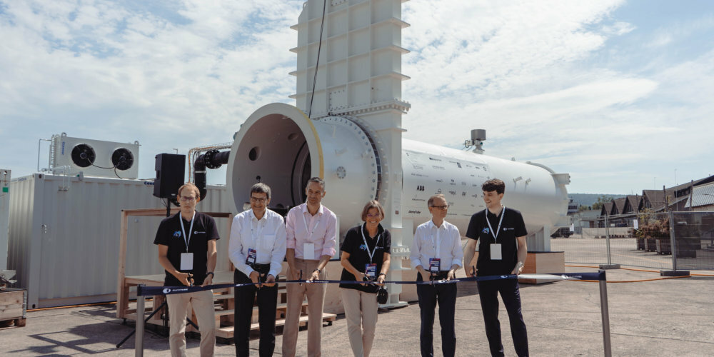 Einweihung der Hyperloop-Testanlage DemoTube am Innovationspark Zürich mit Antoine Juge, Projektleiter DemoTube, Markus Traber, Amtschef für Mobilität, Volkswirtschaftsdirektion Kanton Zürich, Nicolas Ecoffey, Leiter Unternehmensentwicklung, SBB, Isabelle Beretta Piccoli, Administration Director EuroTube, Prof. Dr. Günther Dissertori, Rektor der ETH Zürich, Doré de Morsier, Gründer und Vorsitzender des Stiftungsrats, EuroTube. (v.l.n.r.)