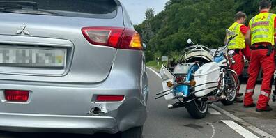 Der Motorradfahrer wurde mit unbestimmten Verletzungen ins Spital gebracht.
