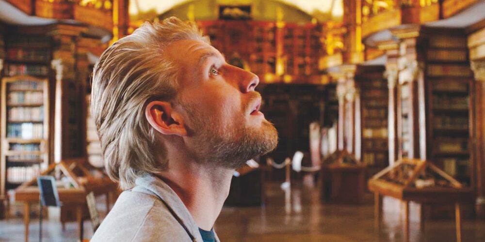 Hannes Schmid als Max Marek in der Stiftsbibliothek