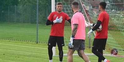 Der neue Torhüter Alan Omerovic (1.v.l.) will beim FC Rapperswil-Jona eine seiner Stärken einbringen: «Ich bin eine Waffe im Spielaufbau».