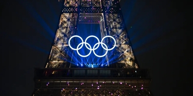 Céline Dion sang bei der Eröffnungszeremonie der Olympischen Spiele auf dem Eiffelturm.