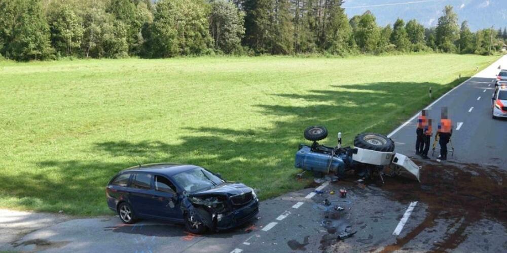 Die Kantonsstrasse bei Cazis GR war nach dem Unfall während dreier Stunden gesperrt.