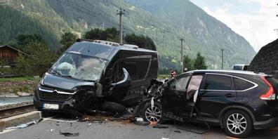 Die Insassen des Wohnmobils und des Autos wurden leicht verletzt.
