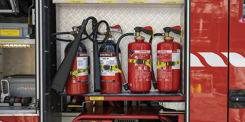 Die Feuerwehr rückte wegen eines Brands in einem Hobbyraum aus. (Archivbild)