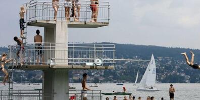 In diesem Sommer dauerte es 26 Tage länger, bis der millionste Eintritt in ein Zürcher Freibad gelöst wurde.(Archivbild)