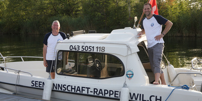 Erich Nicklaus (l.) und Urs Brülisauer nach dem erfolgreichen Einsatz auf dem Boot der Seemannschaft Rapperswil.