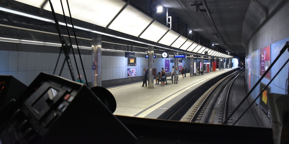 Einfahrt mit der S4 in den Bahnhof Selnau: Als Lokführerin oder Lokführer bei der Sihltal-Zürich-Uetliberg-Bahn fährt man entweder vom Hauptbahnhof auf den Zürcher Hausberg oder ins Sihltal.