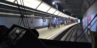 Einfahrt mit der S4 in den Bahnhof Selnau: Als Lokführerin oder Lokführer bei der Sihltal-Zürich-Uetliberg-Bahn fährt man entweder vom Hauptbahnhof auf den Zürcher Hausberg oder ins Sihltal.