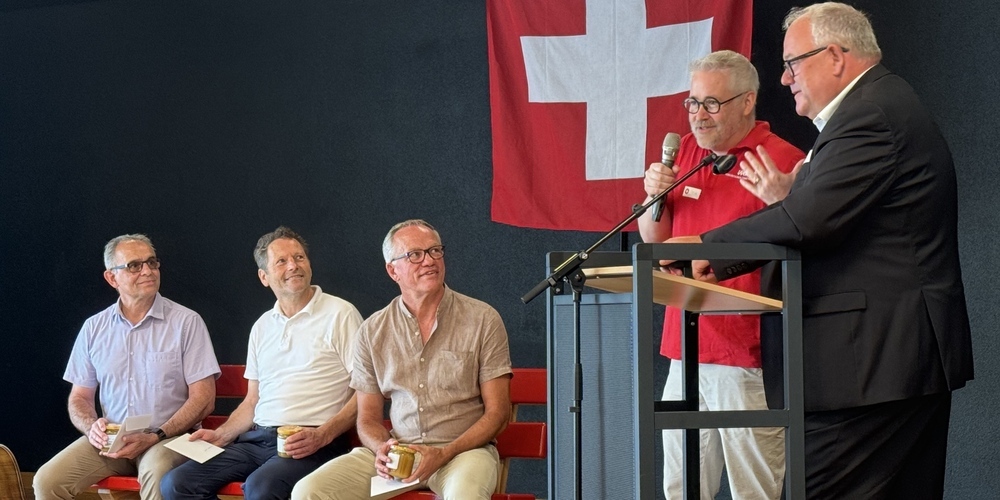 Die geehrten Sportler: Hansueli Mettler, Ignaz Nachbaur, Hanspeter Künzli  Die Ehrung haben durchgeführt: Patrick Zollinger und Jon Fadri Huder 