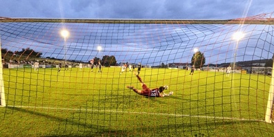 Der FC Wil U20 nahm den FC Uzwil Serben im Finalspiel mit Flügelläufen öfters in die Zange.