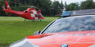 Die Rega flog die 35-Jährige ins Spital.