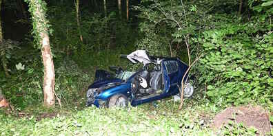 Die Ausfahrt eines 18-jährigen Fahrers mit seiner 15-jährigen Mitfahrerin endete tragisch.