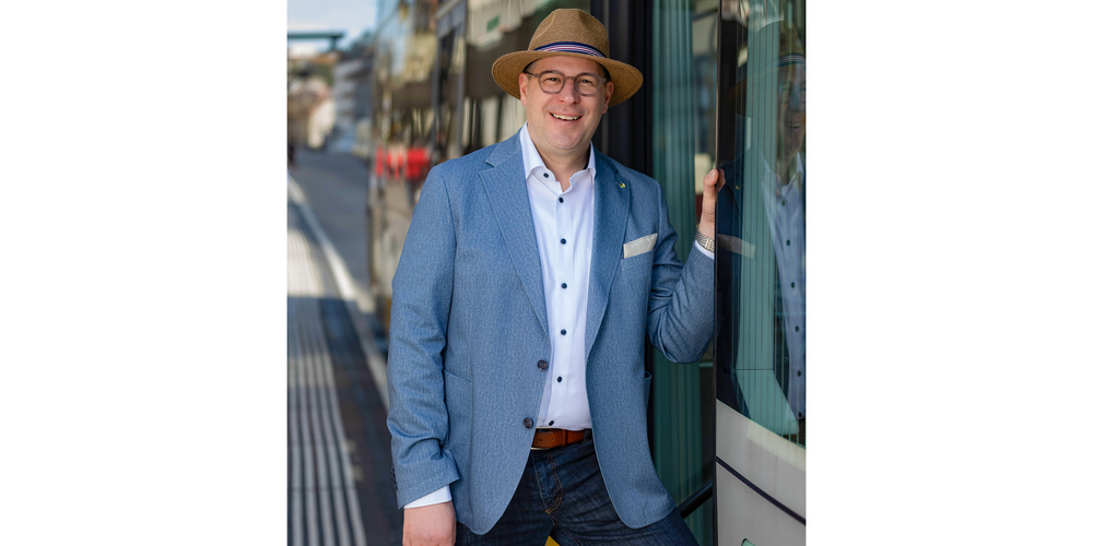 Daniel Preisig ist stolz auf seine Elektrobusflotte. 