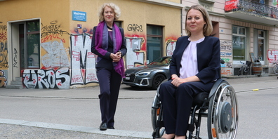 Stadtpräsidentin Corine Mauch (l.) und Mirjam Gasser der Fachstelle für Gleichstellung an der Einweihung.