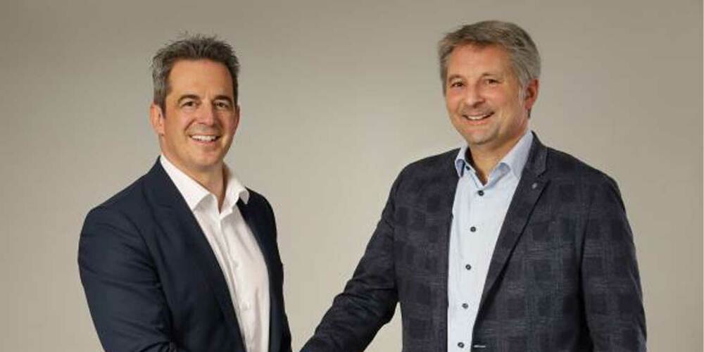 Michel Peder, designierter CEO der Avalur (links), und Roger Felix, Geschäftsleitungsmitglied der Avalur AG, verantworten gemeinsam den Zusammenschluss der beiden Unternehmen Avalur AG und PederConsulting Versicherungs- & Vorsorgezentrum AG.