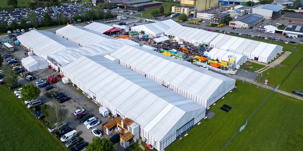 Nach der Rhema ist vor der Rhema: Während die letzten Bauteile abtransportiert werden, laufen die Vorbereitungen für die RHEMA 2025. Diese findet vom 25. bis 27. April und vom 1. bis 3. Mai 2025 statt.