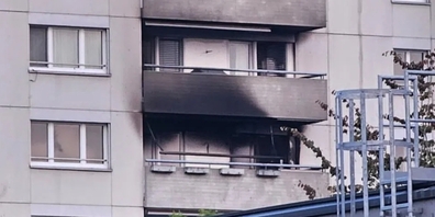 Brandspuren an einem Mehrfamilienhaus in Nussbaumen.