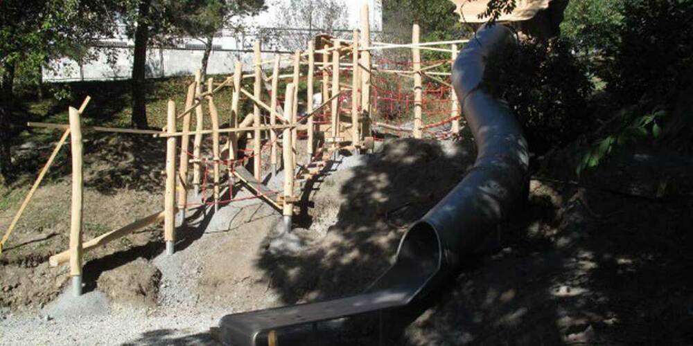 Die neue Kletter- und Balancieranlage ist das Highlight des erneuerten Spielplatzes in Maladers.