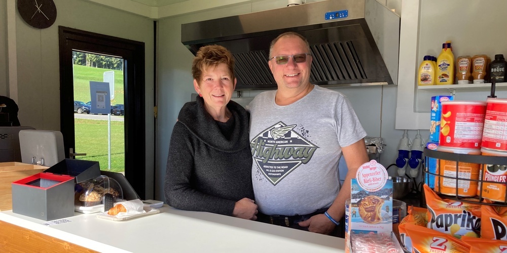 Ramona Stoppa und ihr Lebenspartner Andi Schlachter von Stoppi’s Fussball-Bistro.