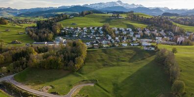 Bauparzelle Nordhalden mit Blick auf Herisau und den Alpstein.