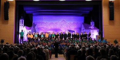 Die Eröffnungsfeier für das Festwochenende im Fürstenlandsaal war nur für geladene Gäste. Auch der Apéro im grossen Festzelt mit Sitzplätzen im Anschluss. Über die geschlossene Gesellschaft an einem Fest für alle Gossauer/innen zeigten sich viele Bürger verärgert.