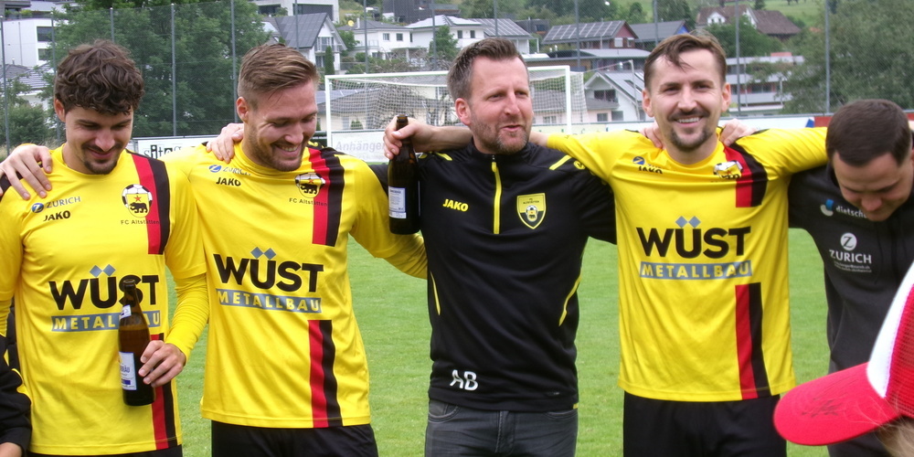 Egzon Shabani (2. von rechts neben Präsident Andreas Broger) trägt neu die sportliche Verantwortung auf der Gesa. 