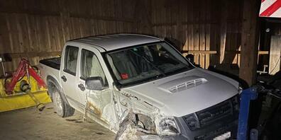 Nach einem Selbstunfall versteckte der Unfallverursacher sein Fahrzeug in einem Stall.