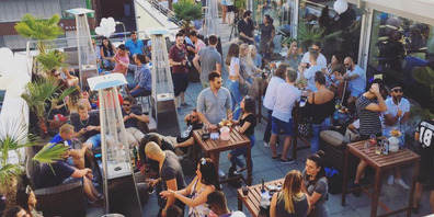 Gemütlich zusammensitzen und die EM schauen in der Cherrylounge.